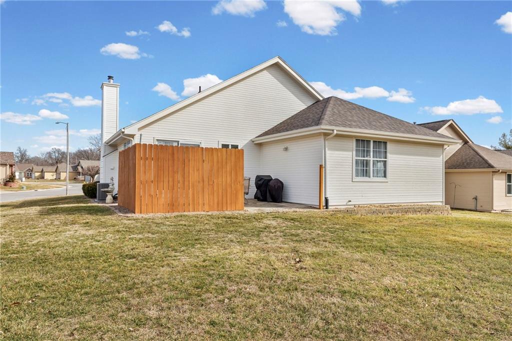 1053 Southwest 8th Circle Lee's Summit, MO 64081 - Photo 23 of 24