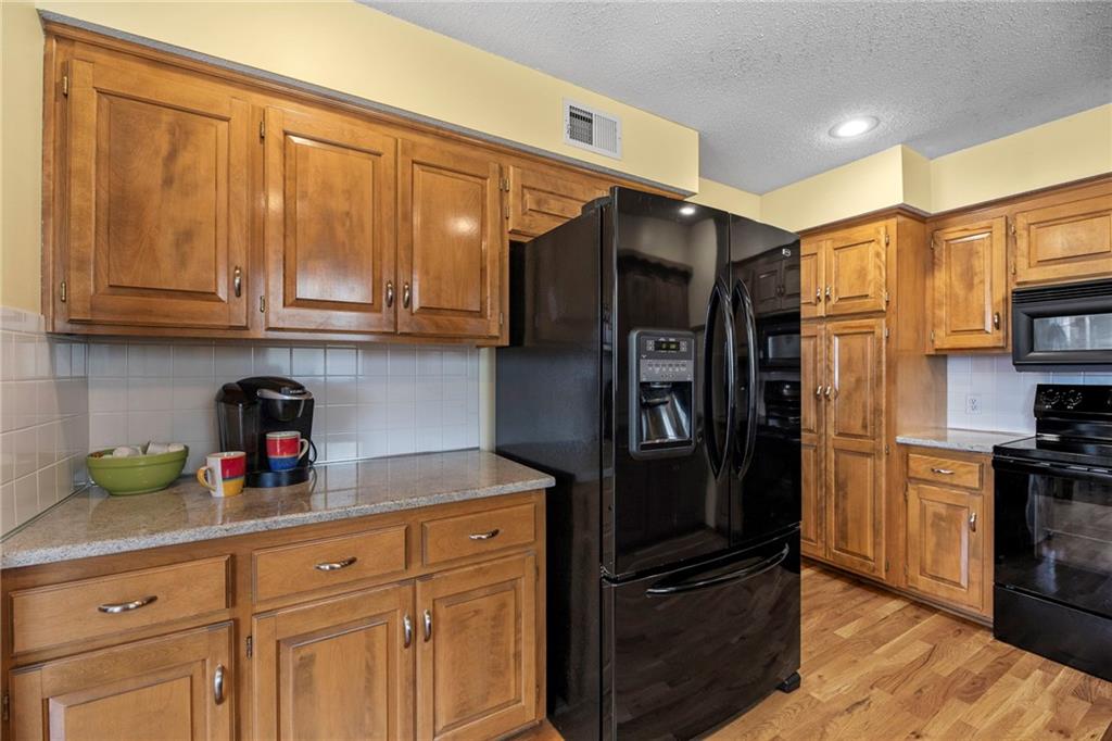 1053 Southwest 8th Circle Lee's Summit, MO 64081 - Photo 10 of 24