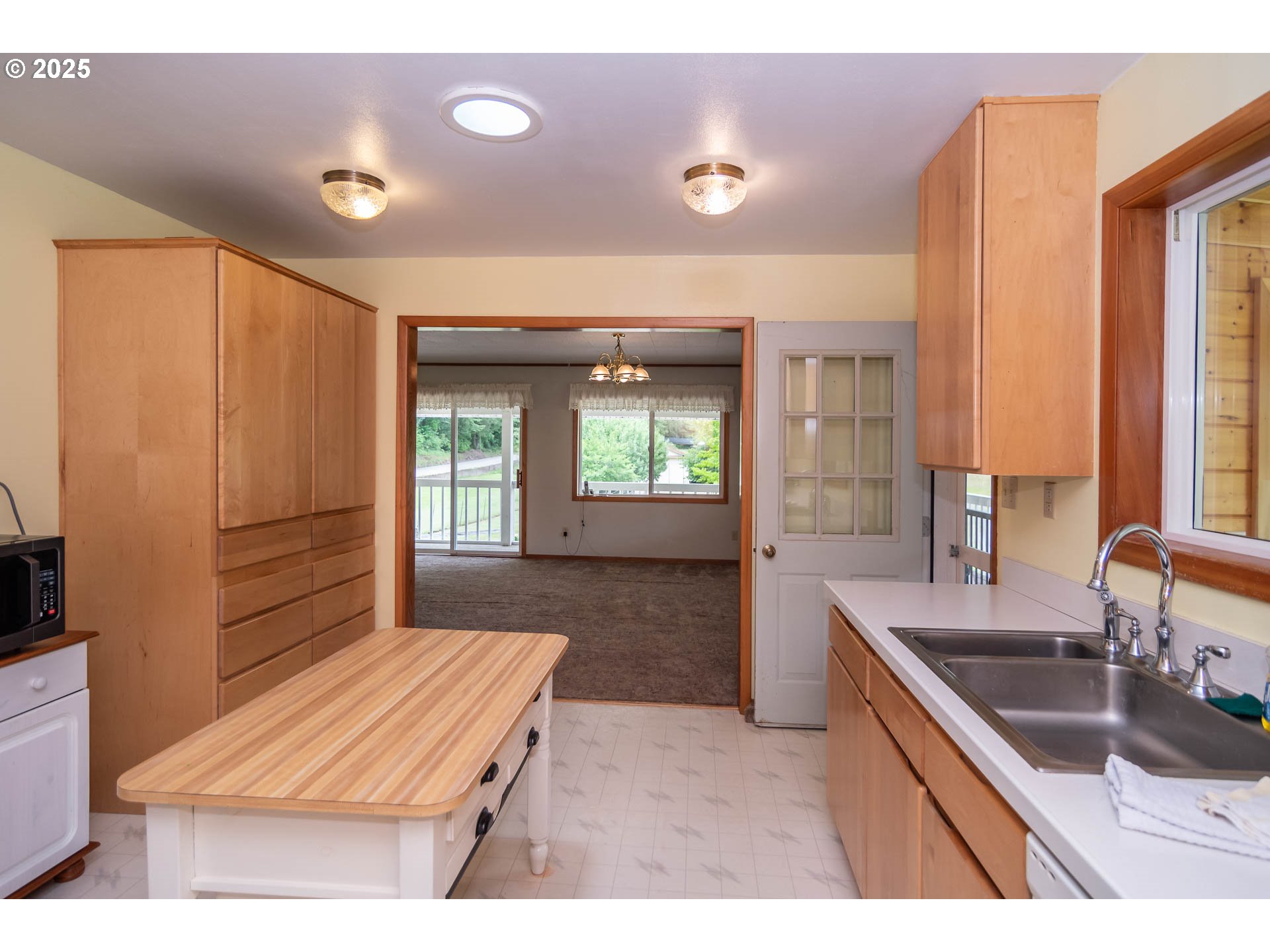 3333 Bullock Road Oakland, OR 97462 - Photo 17 of 48 a bathroom with a sink a vanity and a mirror
