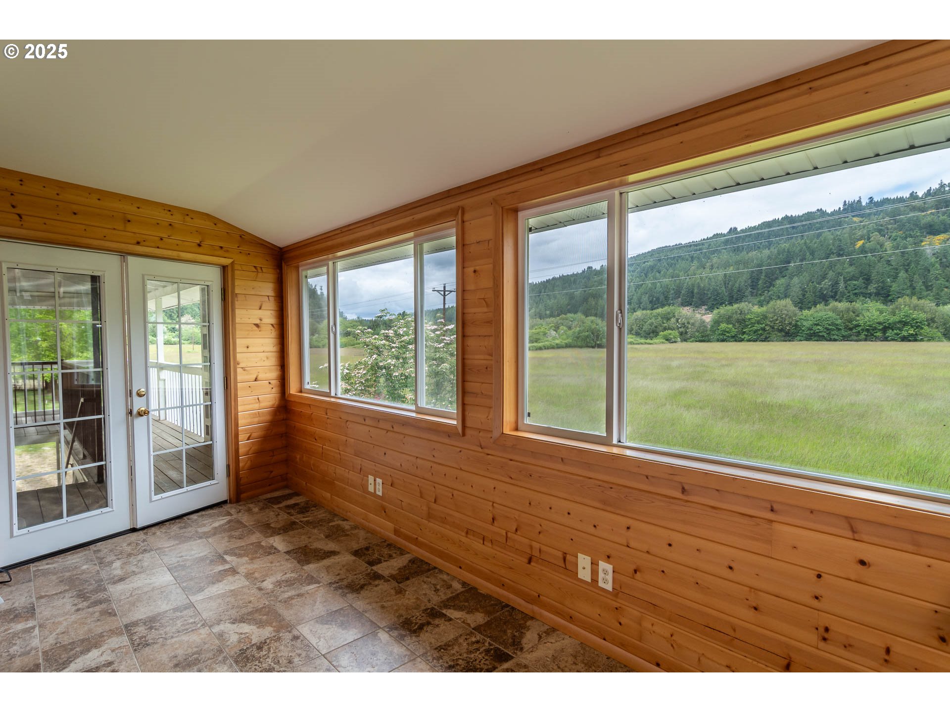 3333 Bullock Road Oakland, OR 97462 - Photo 21 of 48 a view of an empty room with a window