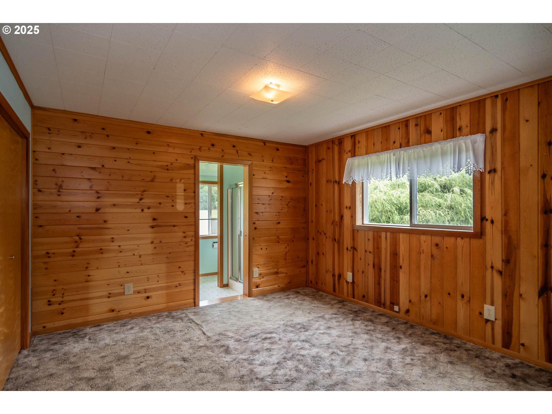 3333 Bullock Road Oakland, OR 97462 - Photo 26 of 48 a view of an empty room with a window