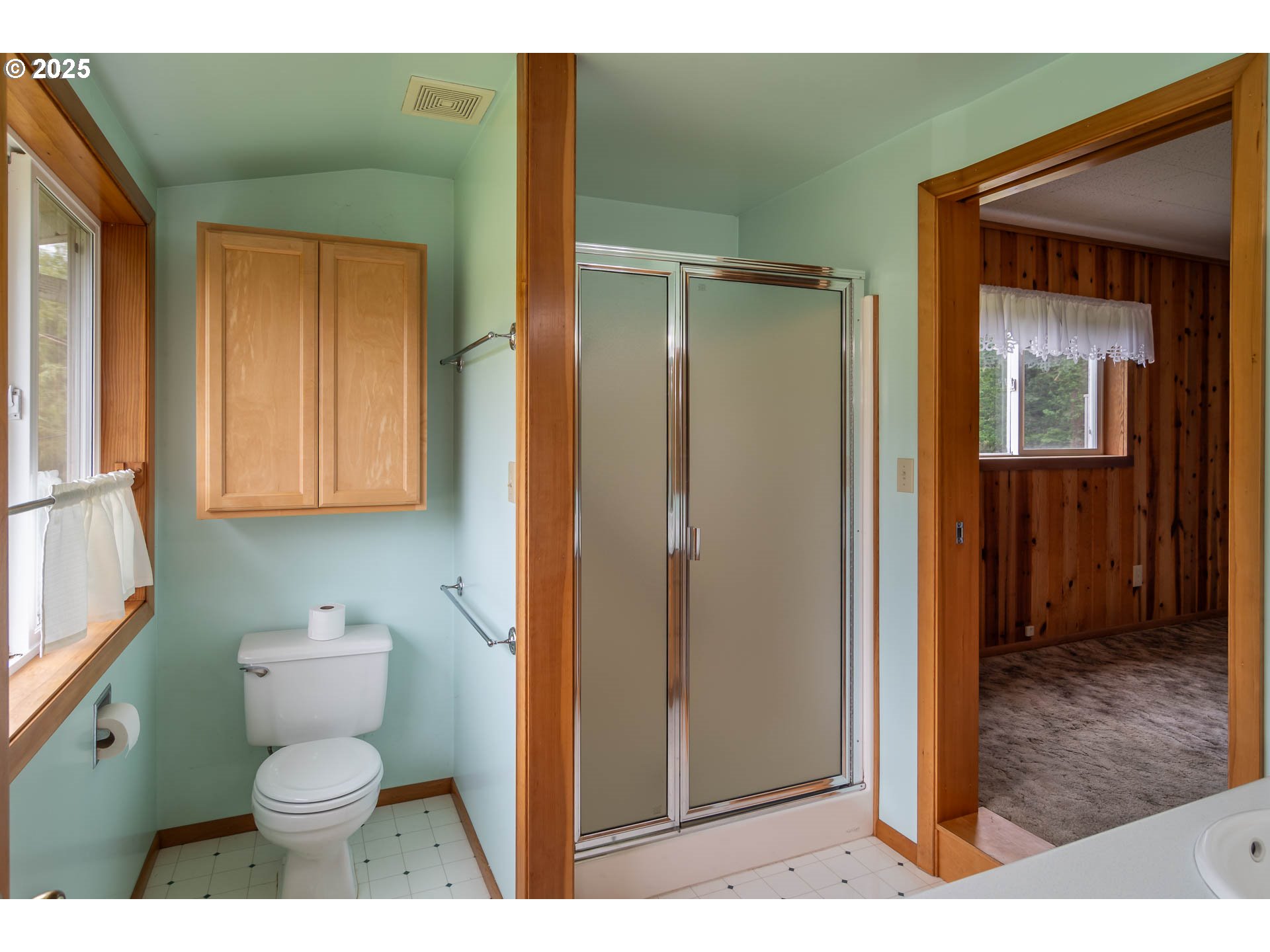 3333 Bullock Road Oakland, OR 97462 - Photo 27 of 48 a bathroom with a toilet and a sink
