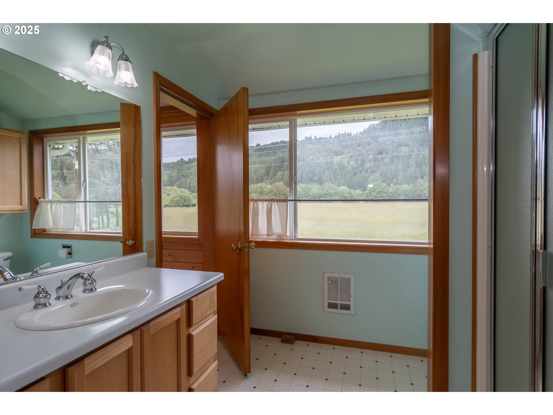 3333 Bullock Road Oakland, OR 97462 - Photo 28 of 48 a bathroom with a sink and a large mirror
