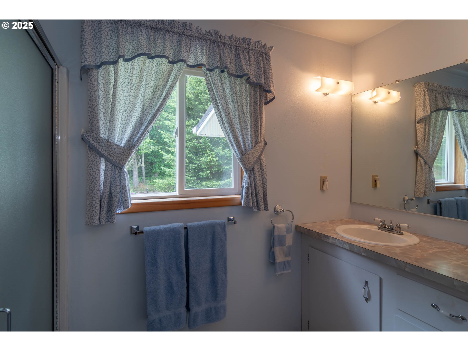 3333 Bullock Road Oakland, OR 97462 - Photo 31 of 48 a bathroom with a double vanity sink and a mirror