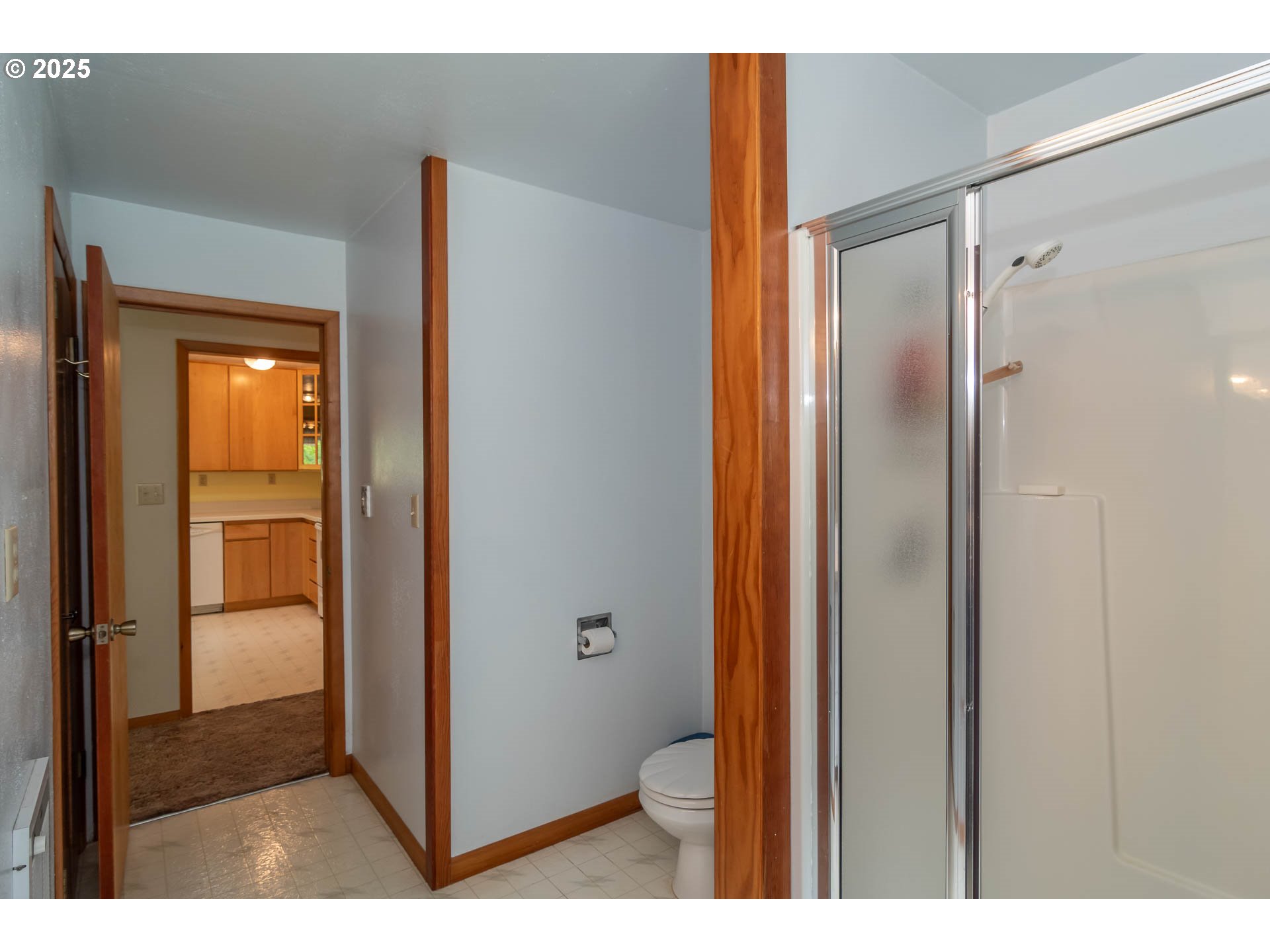 3333 Bullock Road Oakland, OR 97462 - Photo 32 of 48 a bathroom with a glass shower door