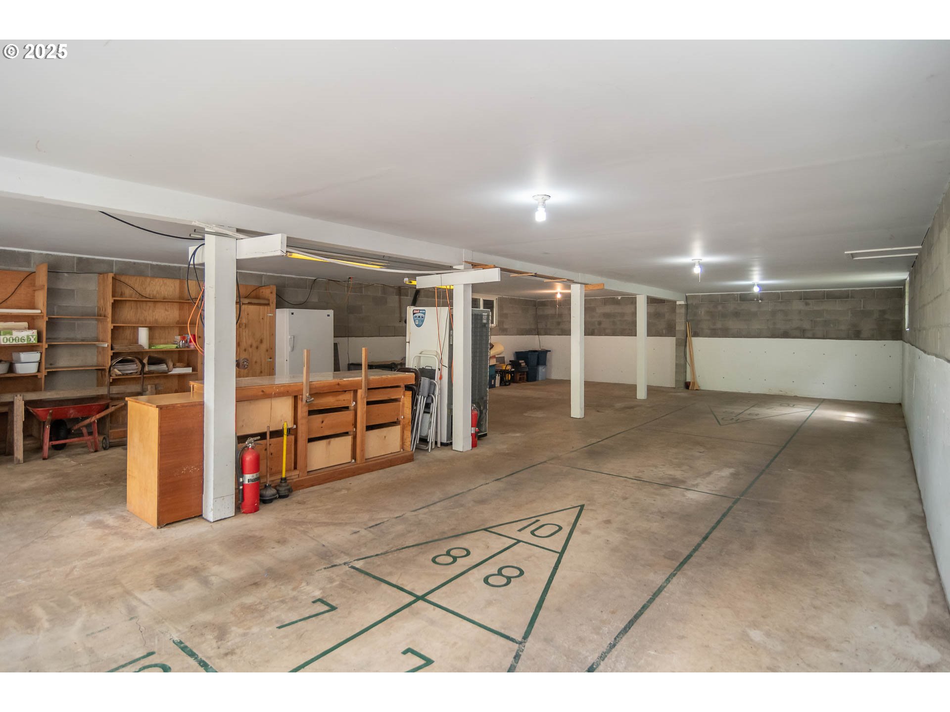 3333 Bullock Road Oakland, OR 97462 - Photo 35 of 48 a view of empty room with wooden floor
