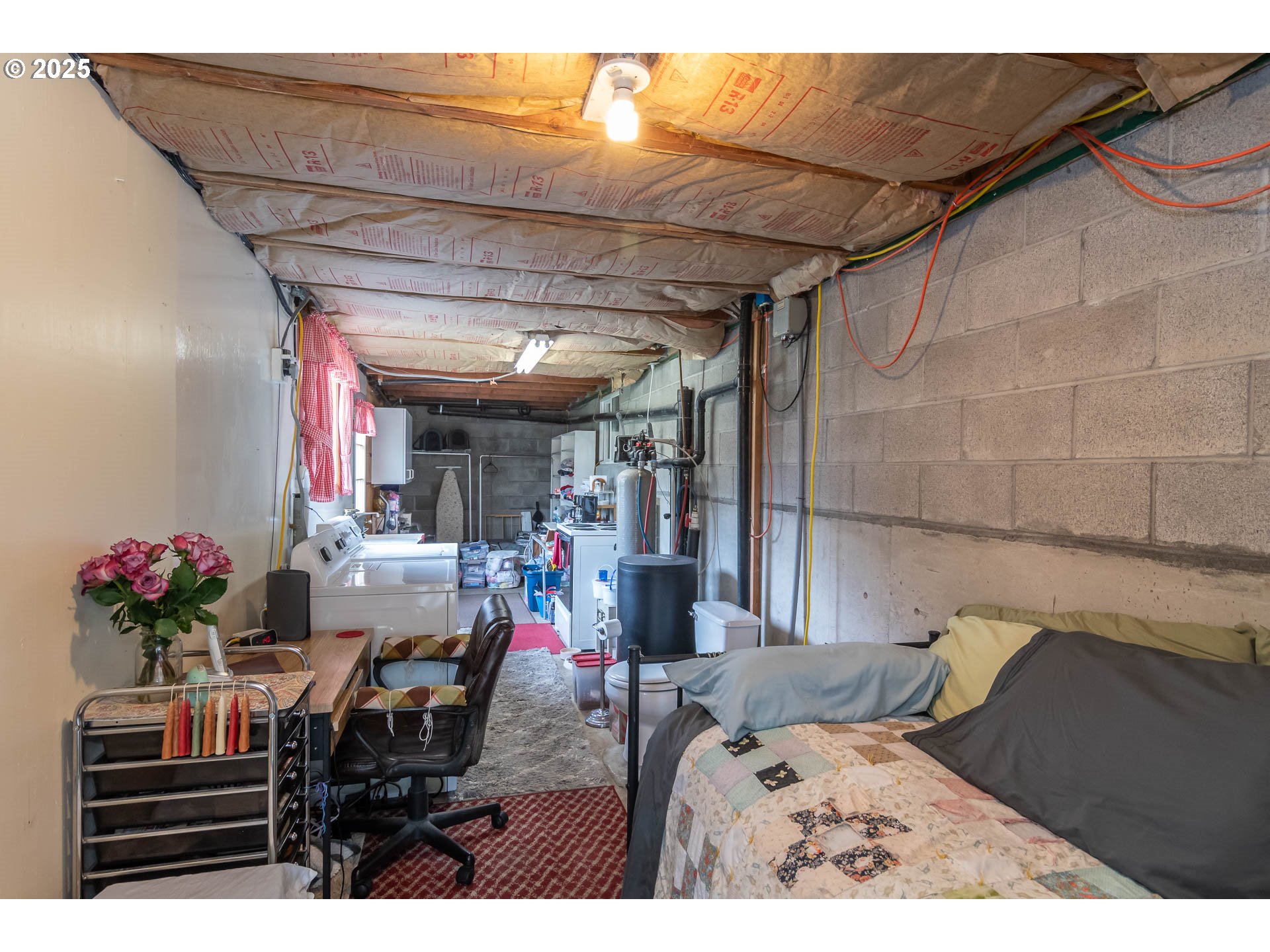 3333 Bullock Road Oakland, OR 97462 - Photo 36 of 48 a view of a living room and chandelier