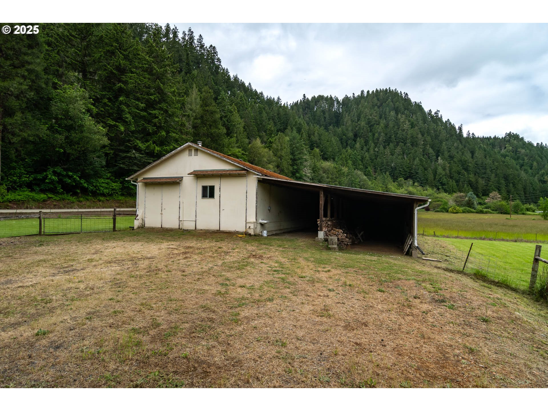 3333 Bullock Road Oakland, OR 97462 - Photo 39 of 48 a view of backyard with green space