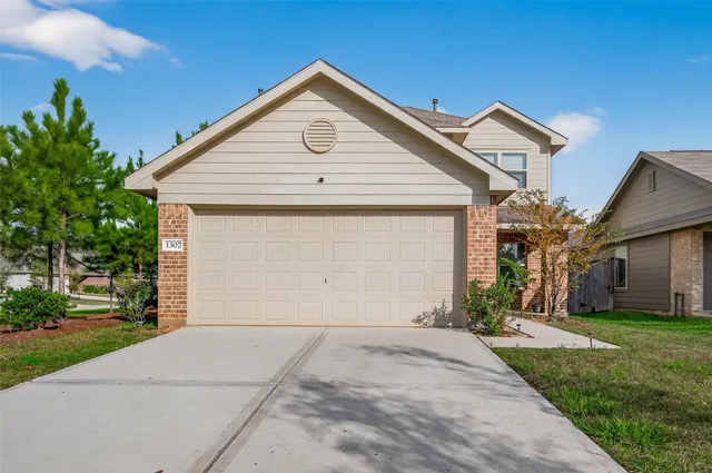 $2,300 | 1307 Vincente Court, Conroe, TX 77301
