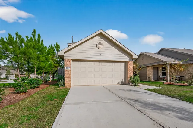 $2,300 | 1307 Vincente Court, Conroe, TX 77301