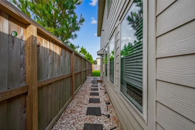 $2,300 | 1307 Vincente Court, Conroe, TX 77301