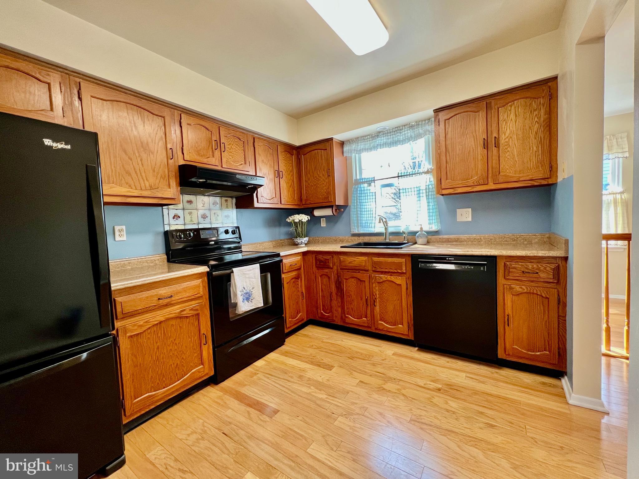 7061 Catalpa Road Frederick, MD 21703 - Photo 11 of 31 Sparkling throughout