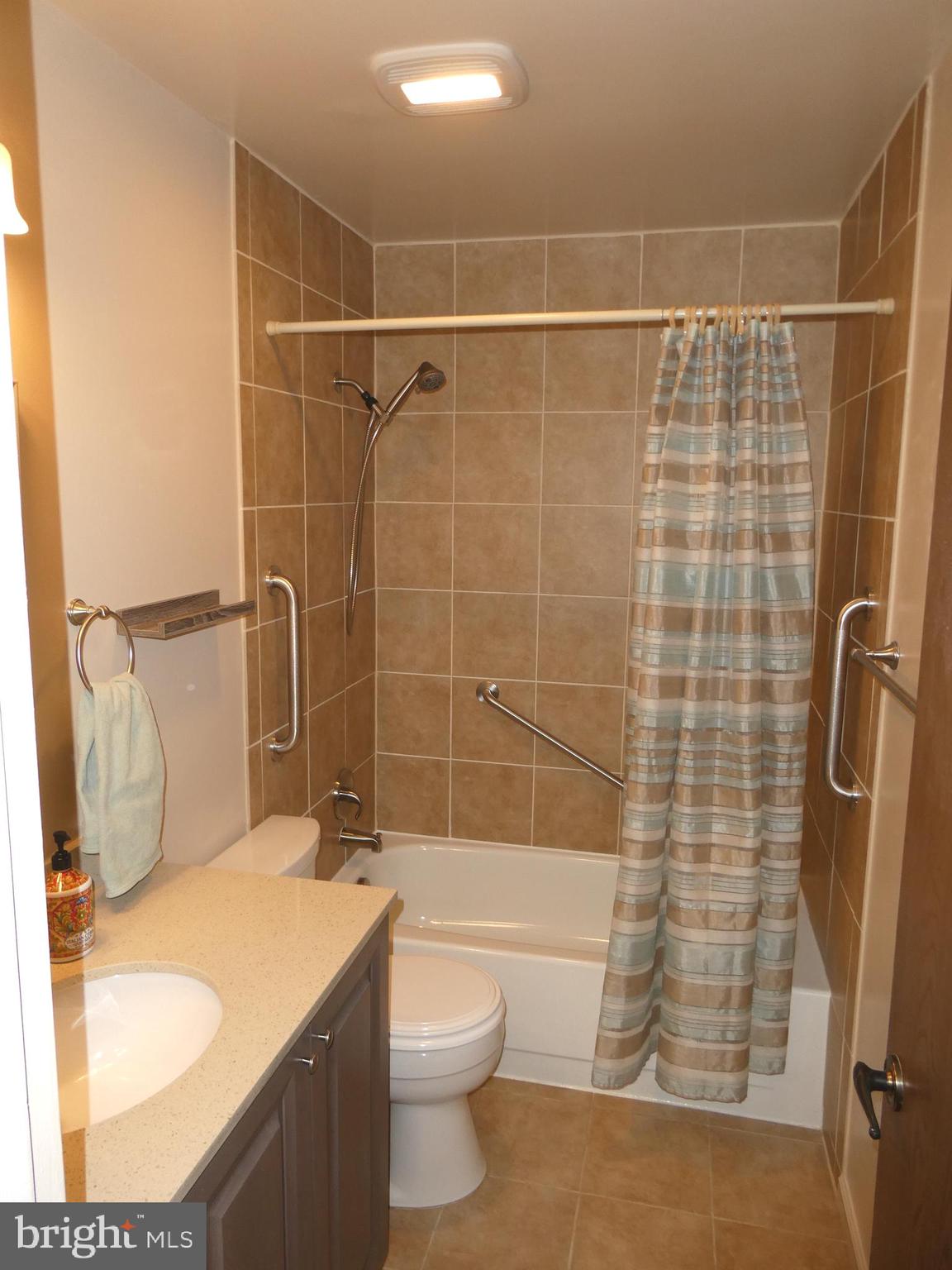 7061 Catalpa Road Frederick, MD 21703 - Photo 20 of 31 Tiled shower bath