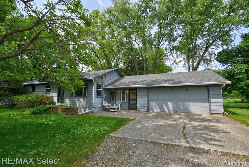 3323 East Carpenter Road Flint, MI 48506 - Photo 3 of 35