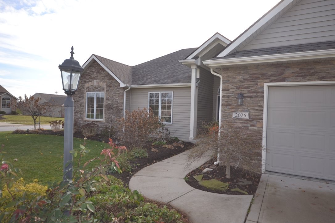 2026 Falcon Ridge Court Fort Wayne, IN 46845 - Photo 2 of 35