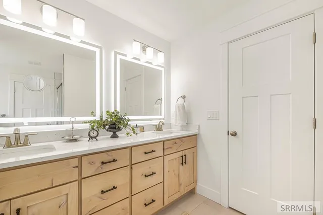 $788,000 | 1575 North 845 Street, Shelley, ID 83274