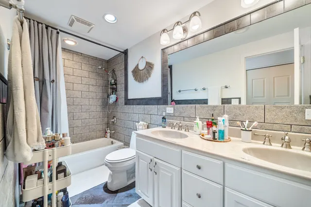 $655,000 | 320 Pochet Lane, Schaumburg, IL 60193