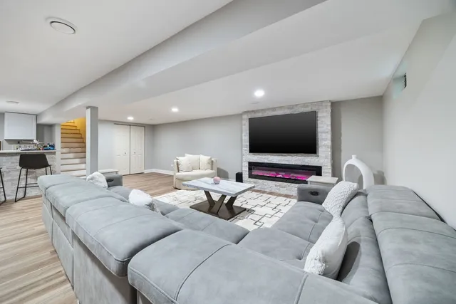 $655,000 | 320 Pochet Lane, Schaumburg, IL 60193