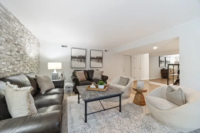 $655,000 | 320 Pochet Lane, Schaumburg, IL 60193