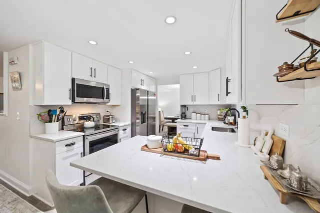 $655,000 | 320 Pochet Lane, Schaumburg, IL 60193