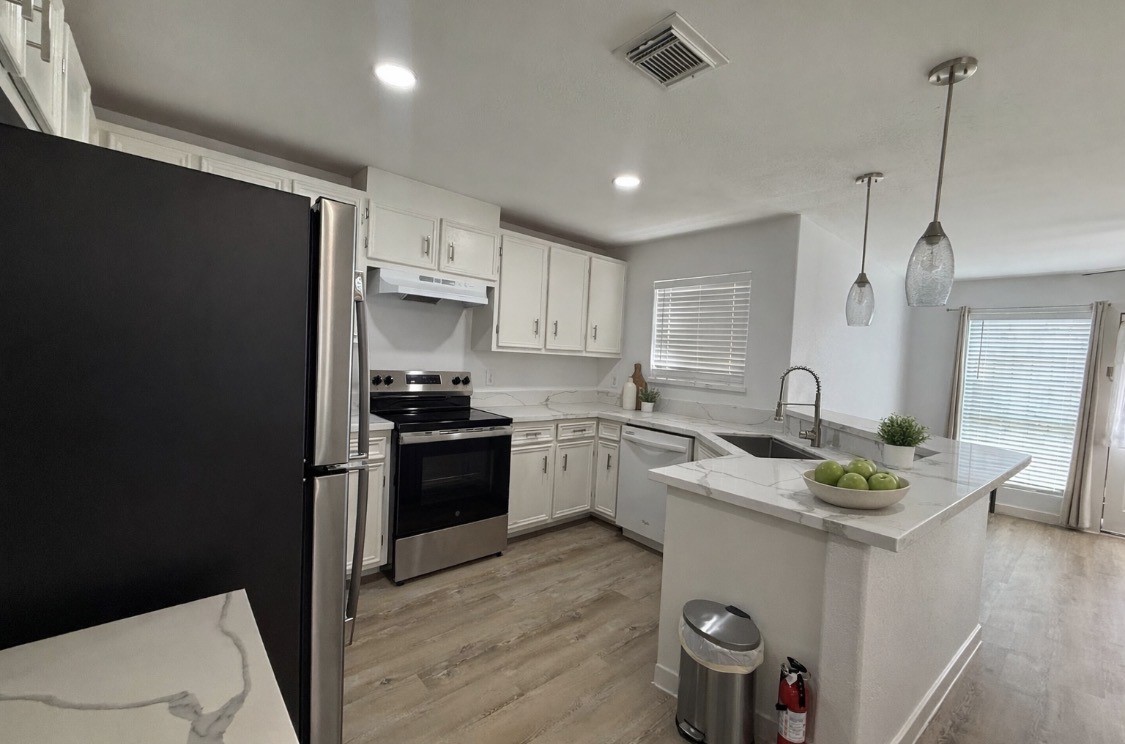 3114 Bolt Street Houston, TX 77051 - Photo 5 of 32 Stainless steel appliances