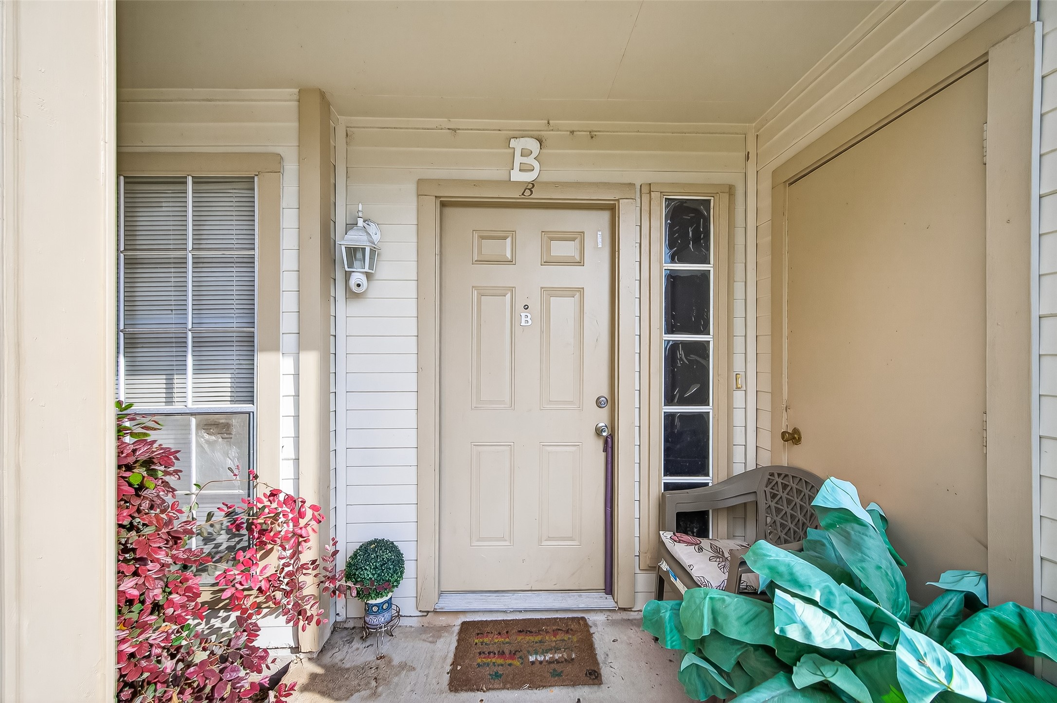 11500 Meadow Lane, Unit 4 Houston, TX 77477 - Photo 25 of 32 a front view of a house