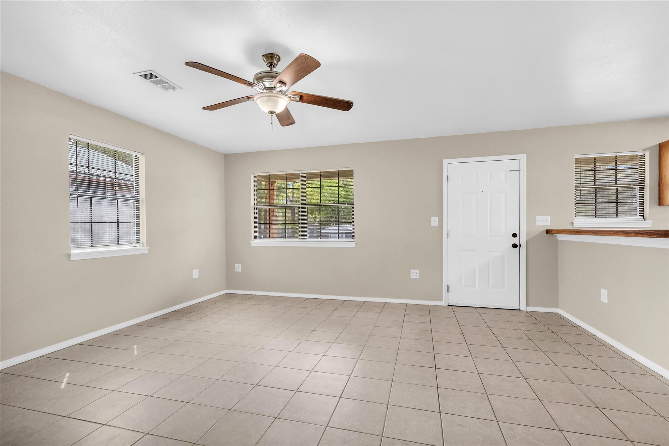 14236 East Ravine Run Willis, TX 77318 - Photo 11 of 34