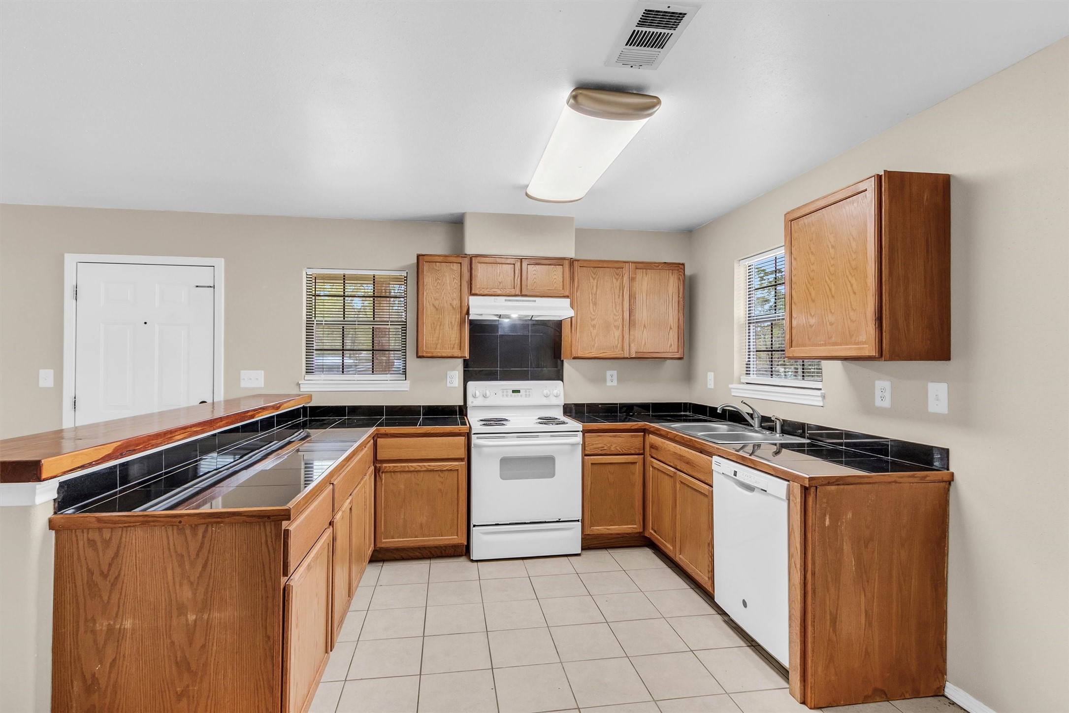 14236 East Ravine Run Willis, TX 77318 - Photo 14 of 34