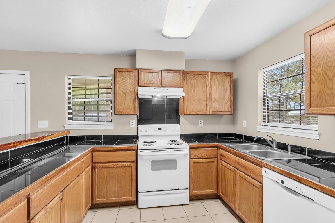 14236 East Ravine Run Willis, TX 77318 - Photo 15 of 34