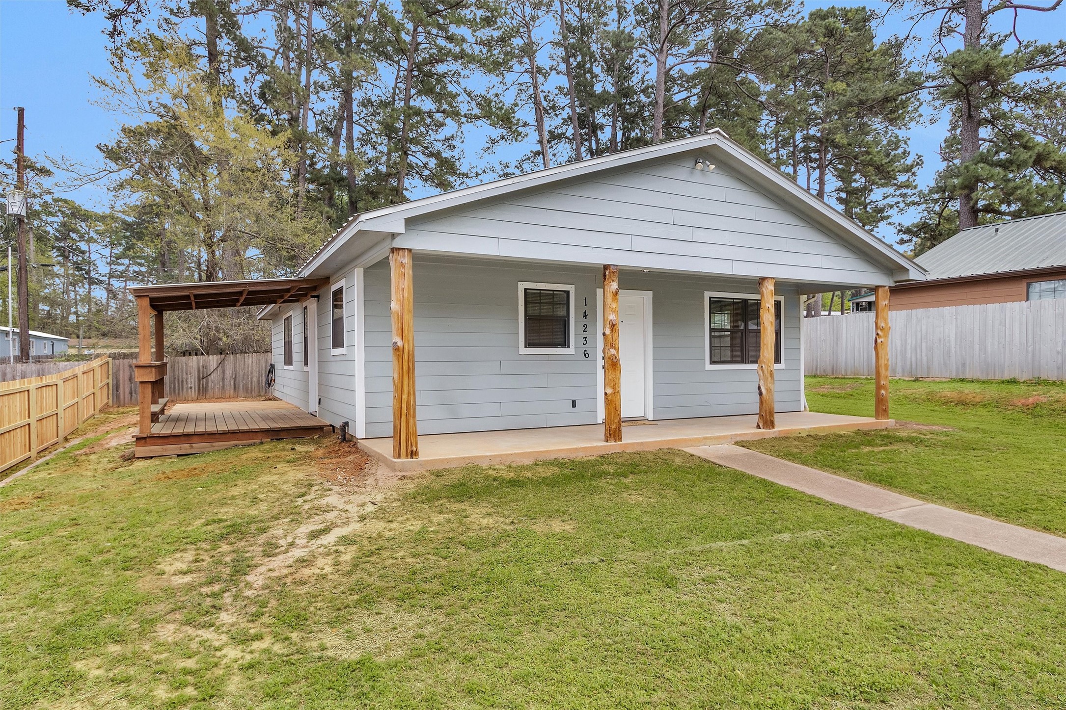 14236 East Ravine Run Willis, TX 77318 - Photo 5 of 34