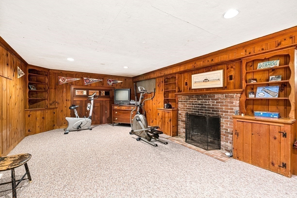 56 Woodcliff Road Wellesley, MA 02481 - Photo 21 of 24