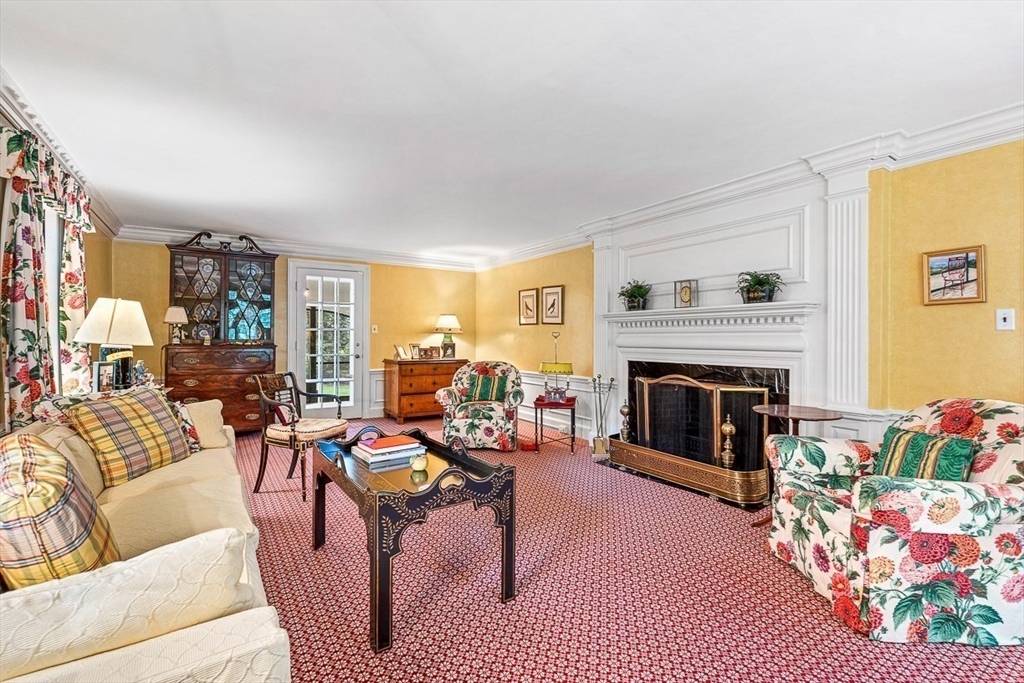 56 Woodcliff Road Wellesley, MA 02481 - Photo 5 of 24