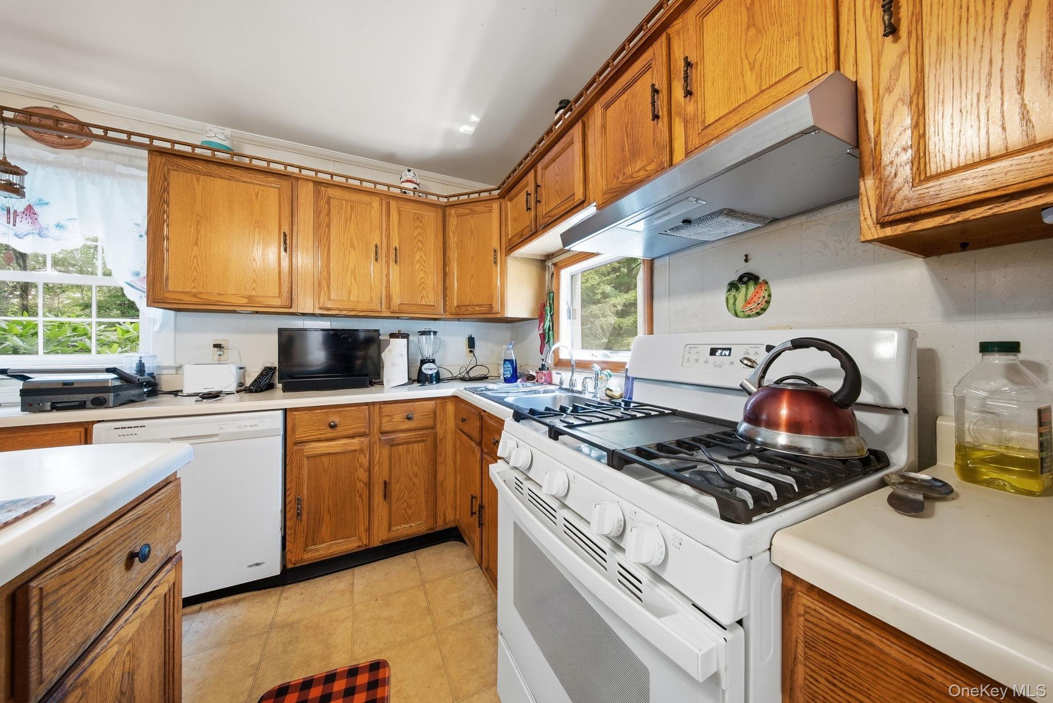 10 Hoffman Road Hankins, NY 12741 - Photo 24 of 46 Abundant counter space and oak cabinets