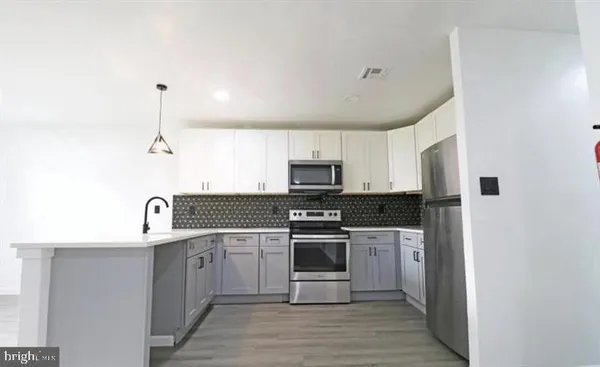 $1,900 | 511 Corinthian Avenue, Essington, PA 19029