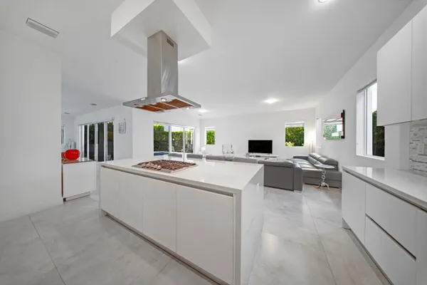 $7,500 | 10081 Northwest 75th Terrace, Doral, FL 33178