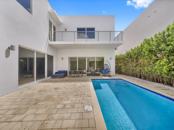 $7,500 | 10081 Northwest 75th Terrace, Doral, FL 33178