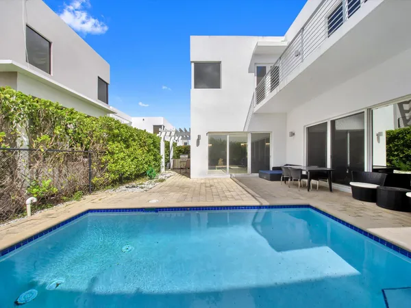 $7,500 | 10081 Northwest 75th Terrace, Doral, FL 33178