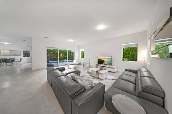 $7,500 | 10081 Northwest 75th Terrace, Doral, FL 33178