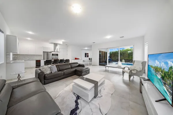 $7,500 | 10081 Northwest 75th Terrace, Doral, FL 33178