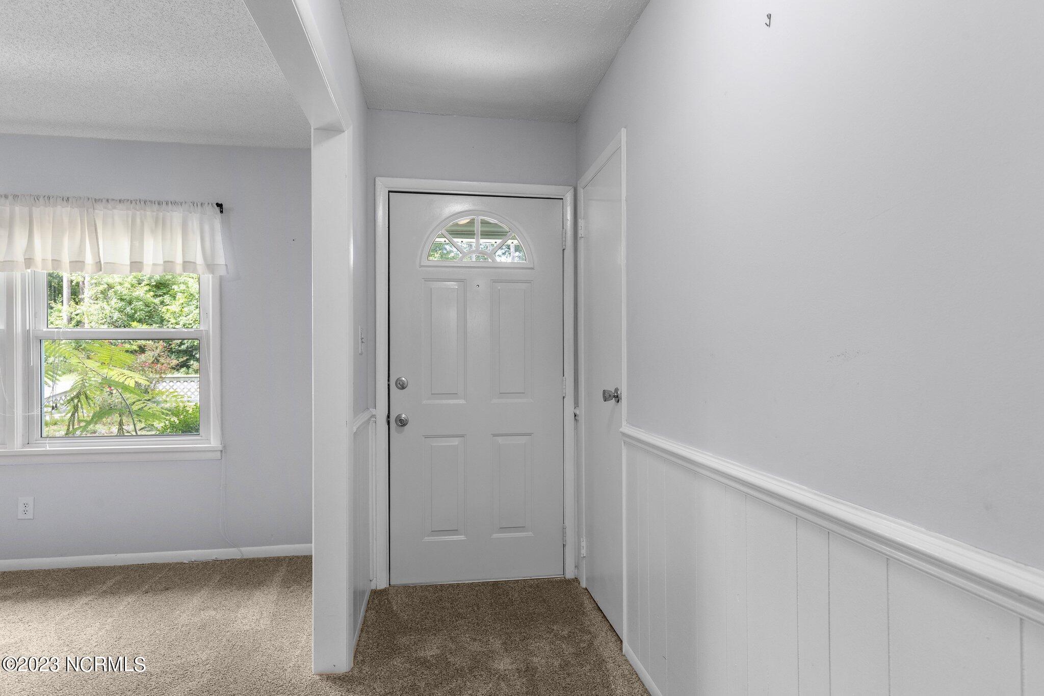 4303 Country Club Road Morehead City, NC 28557 - Photo 5 of 46