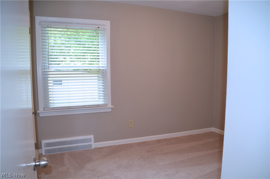 1560 Winchester Road Lyndhurst, OH 44124 - Photo 8 of 20 Gallery Image 8