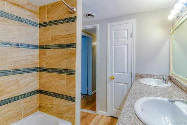 $1,900 | 104 Baldwin Lane, Unit 1D, Newburgh, NY 12550