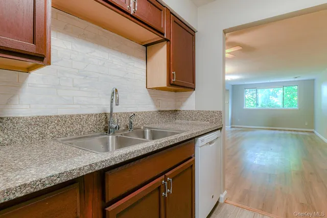 $1,900 | 104 Baldwin Lane, Unit 1D, Newburgh, NY 12550