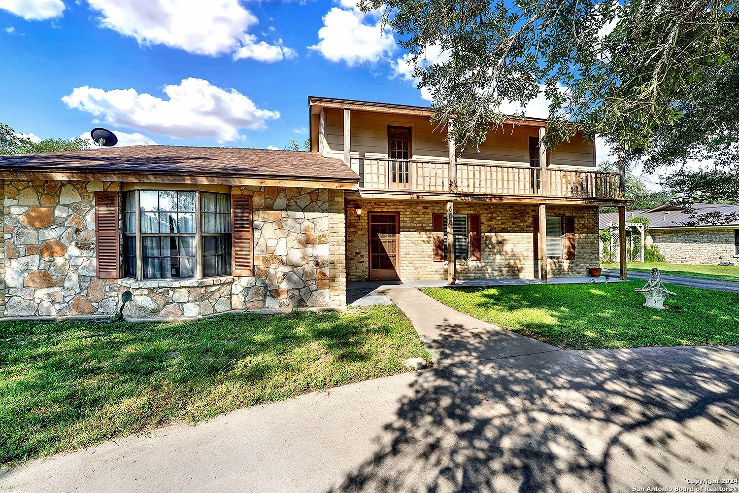 603 Rachel Street Falls City, TX 78113 - Photo 3 of 33