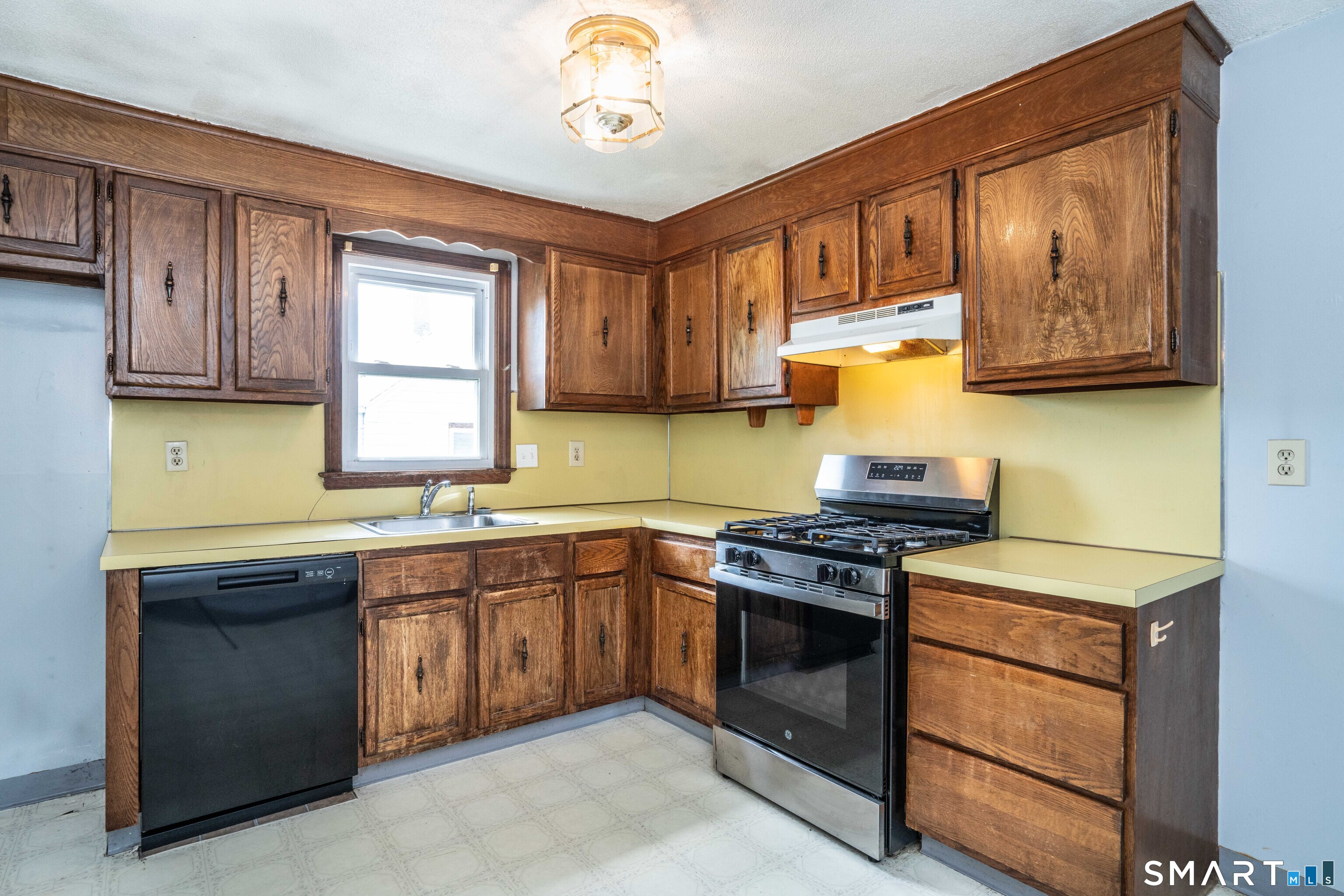 37 Rutherford Street New Britain, CT 06051 - Photo 15 of 24