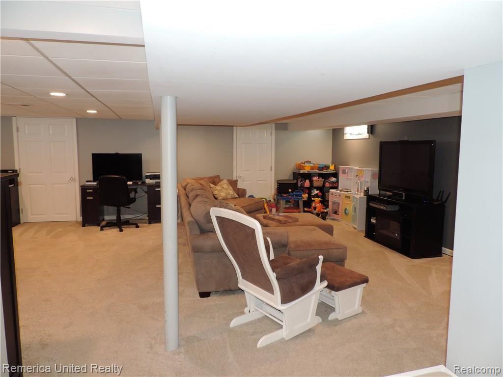 2717 Cumberland Road Berkley, MI 48072 - Photo 22 of 35
