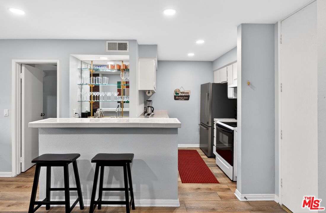 1307 Raintree Circle Culver City, CA 90230 - Photo 5 of 13