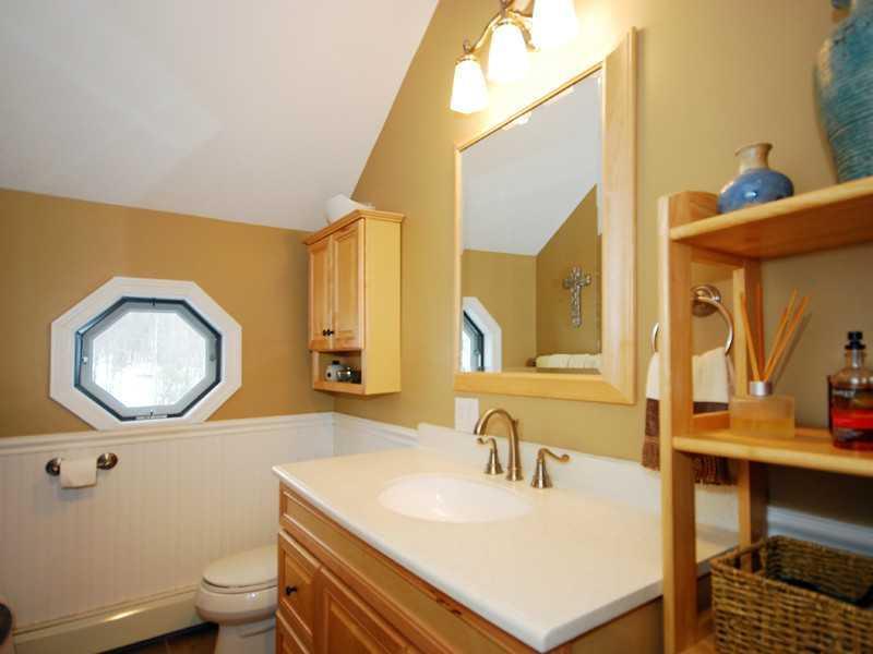 181 North Shore Road Gray, ME 04039 - Photo 17 of 35 Bathroom.