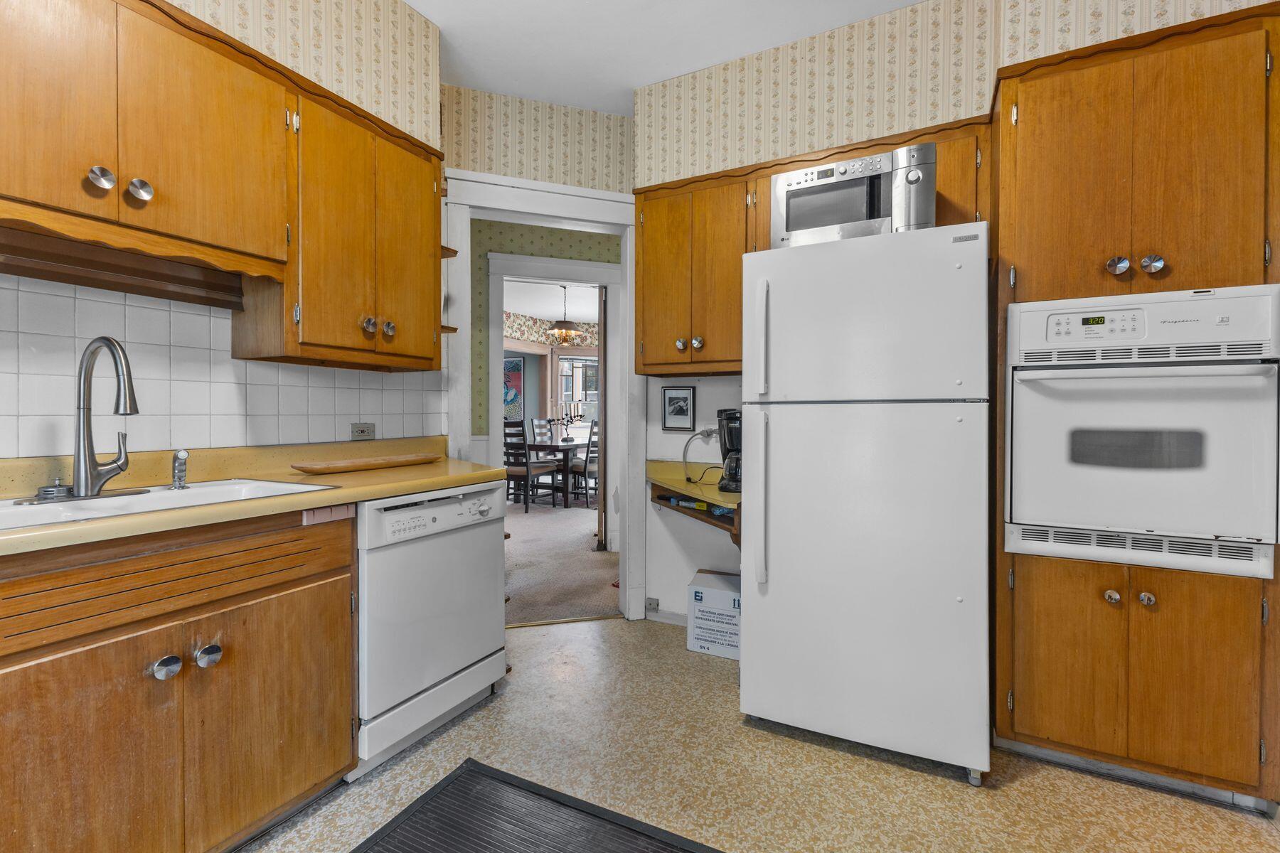 1512 College Avenue Racine, WI 53403 - Photo 37 of 58 Lower Kitchen
