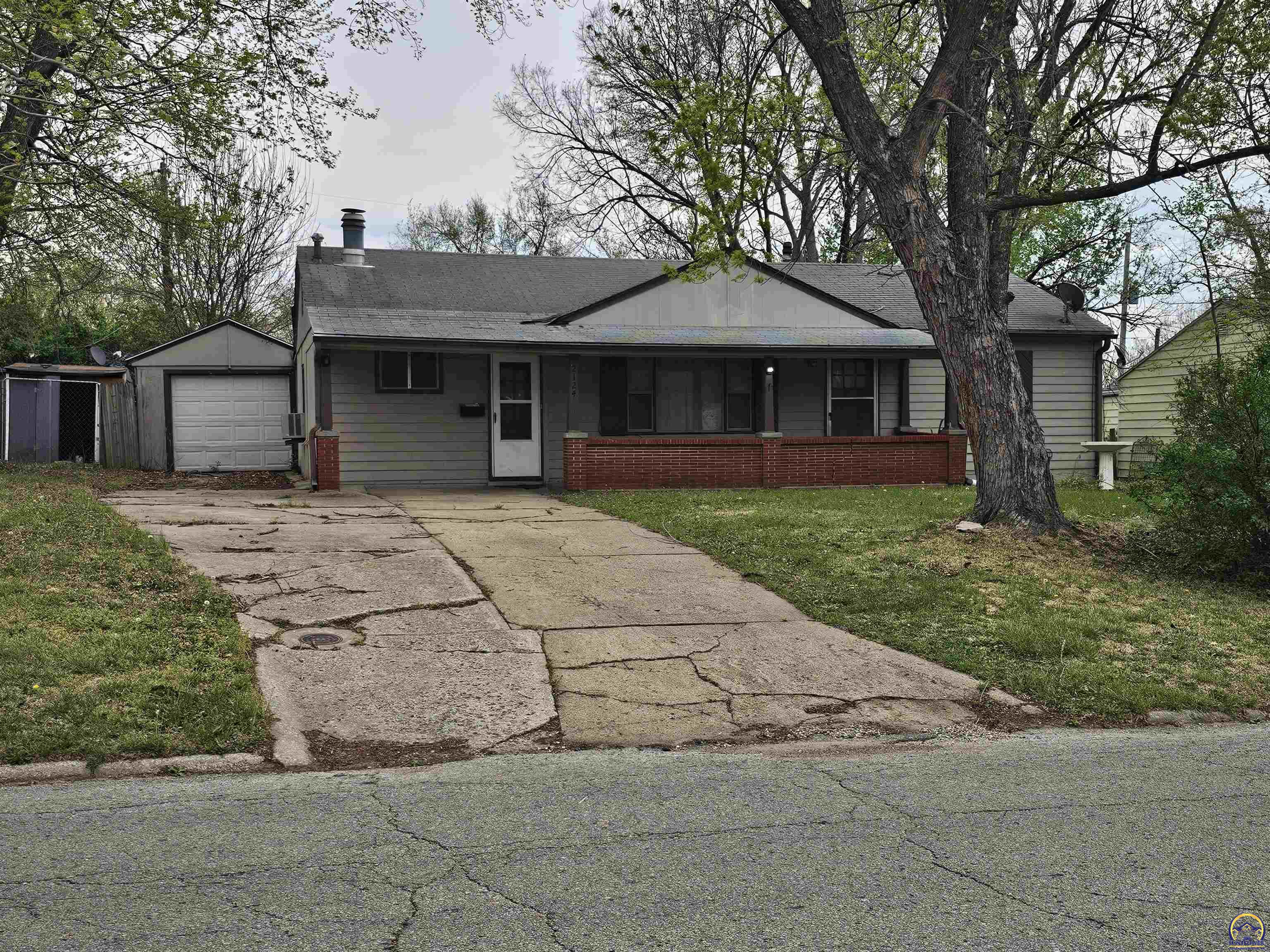 2124 Southwest Morningside Road Topeka, KS 66614 - Photo 1 of 15